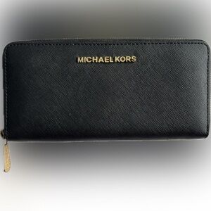 Michael Kors Jet Set Travel Continental Wallet